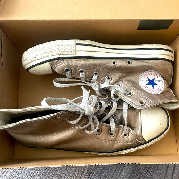 Converse Unisex Gold Size 8 Women’s 6 Men - Picture 2 of 2